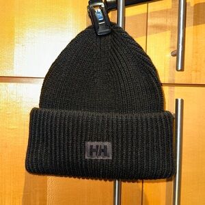Helly Hansen Classic Black Ribbed Beanie